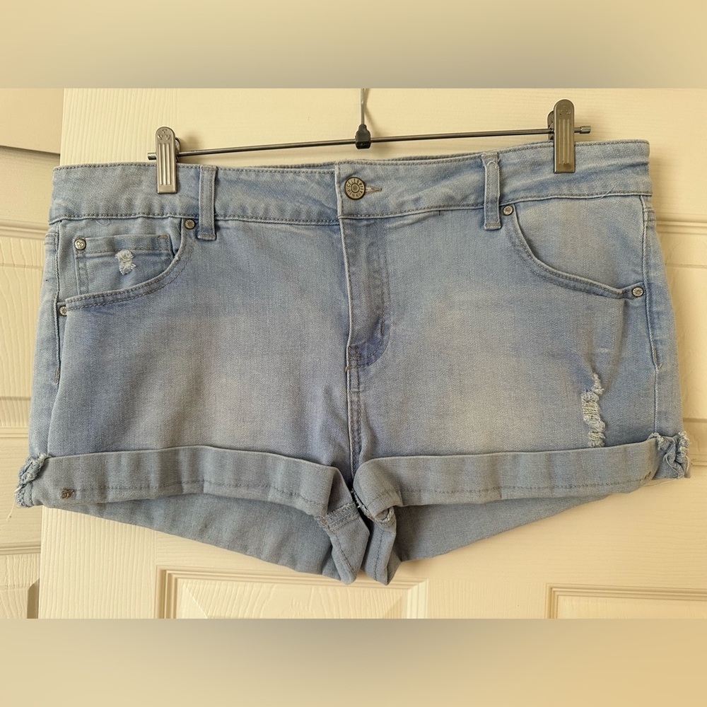 Faded, jean short shorts with distressed details size 17/33